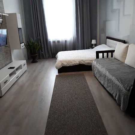 Апартаменти В Центрі На Куліша З Двома Спальнями Lviv Eksteriør bilde